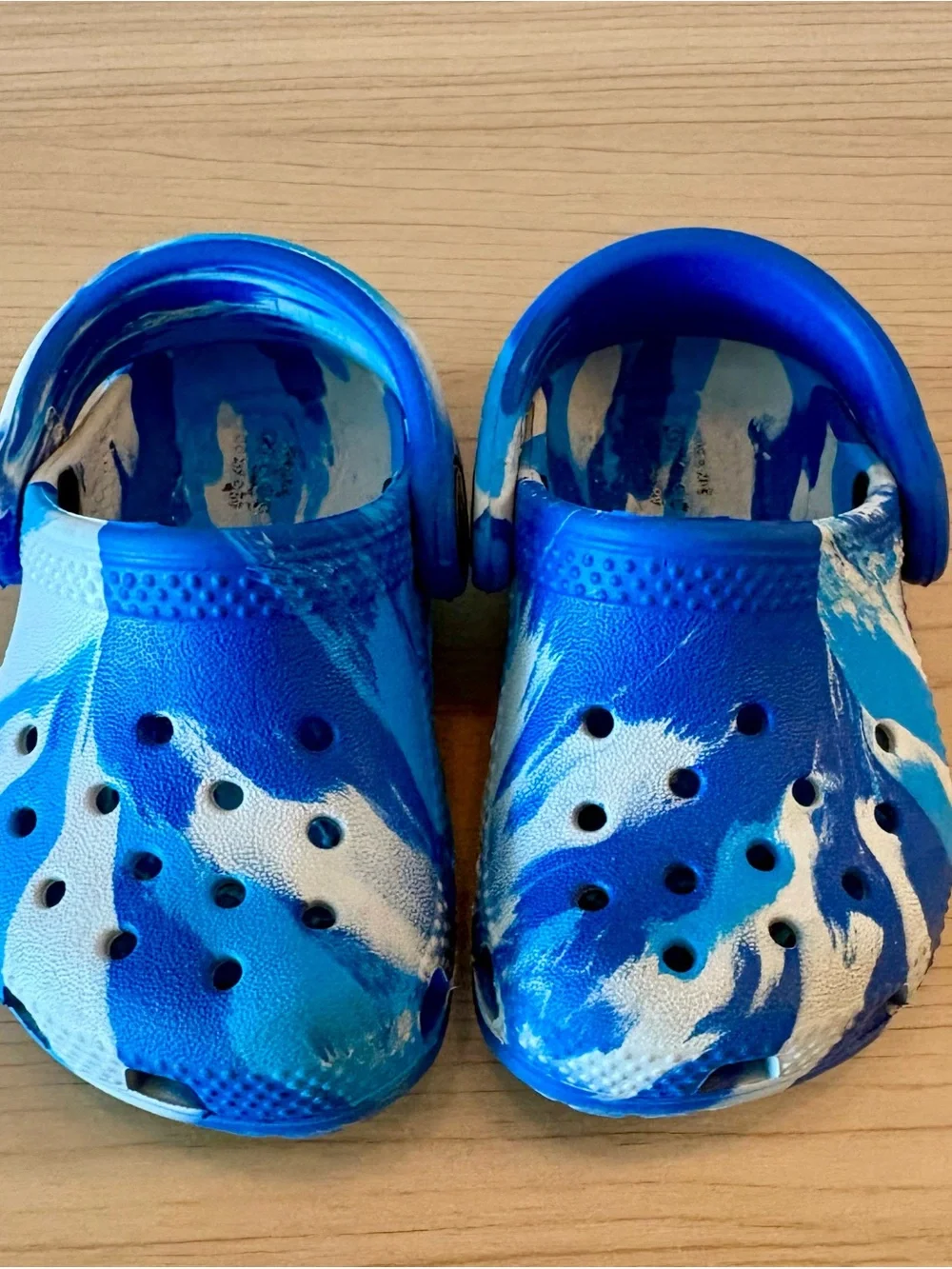 CROCS Kids Blue and White Swirl Clogs